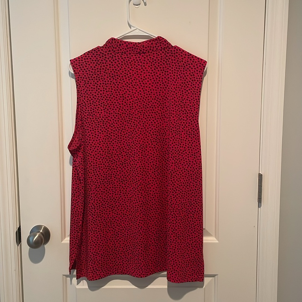 Sleeveless pink with black flowers Top - Picture 3 of 5
